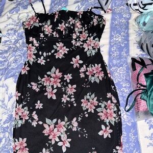 Chic Strapless Floral Dress in Black and Pink